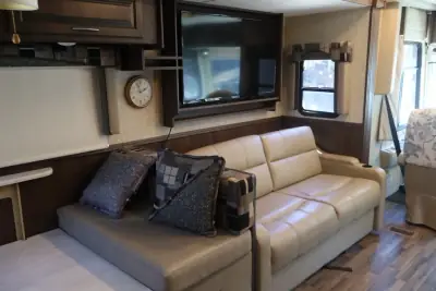 2019 Coachmen MIRADA 350DS photo 8
