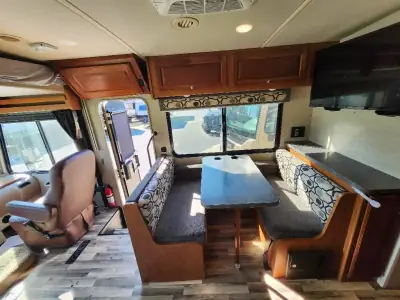2018 Winnebago VISTA 29VE photo 10
