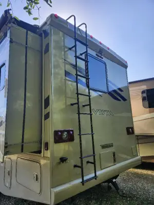 2018 Winnebago VISTA 29VE photo 3