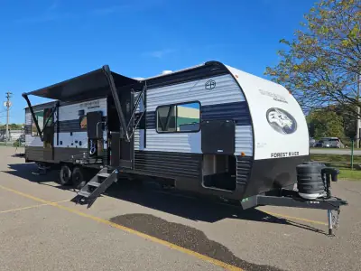 2026 Forest River Cherokee Grey Wolf 28RRT photo 3