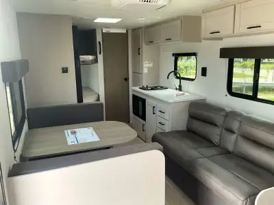 2027 Jayco Jay Flight 250BH photo 6
