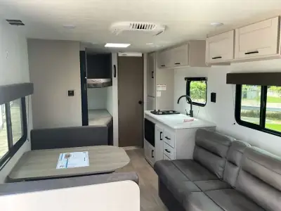 2027 Jayco Jay Flight 250BH photo 7