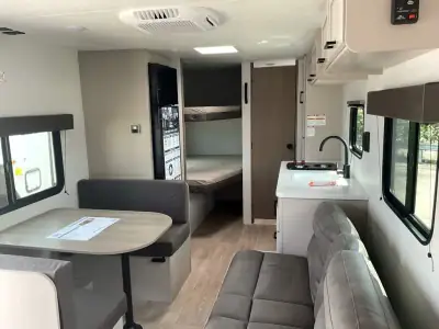 2027 Jayco Jay Flight 250BH photo 9