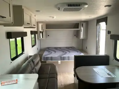 2027 Jayco Jay Flight 250BH photo 8