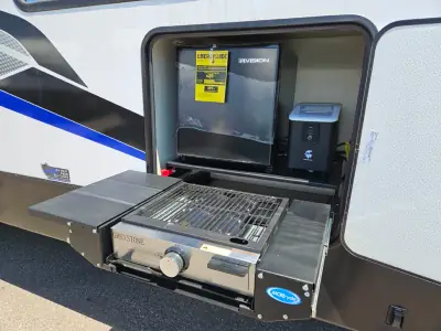 2026 Forest River Cherokee Rogue Armored 25L141 photo 4