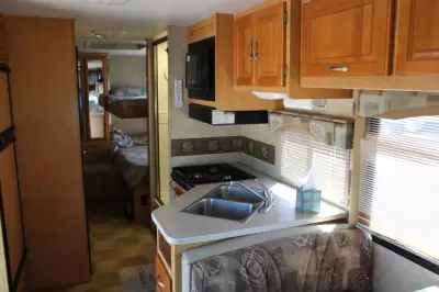 2009 Four Winds Chateau 28A photo 15