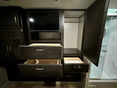 2021 Entegra Coach Vision XL 34B photo 32
