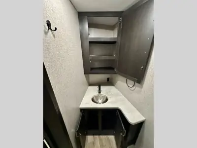 2021 Entegra Coach Vision XL 34B photo 26