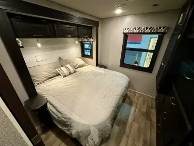 2021 Entegra Coach Vision XL 34B photo 27