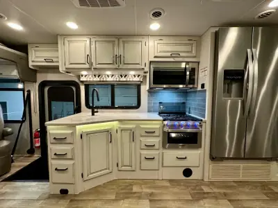 2021 Entegra Coach Vision XL 34B photo 13