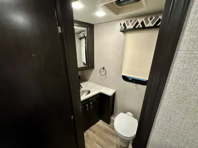 2021 Entegra Coach Vision XL 34B photo 25