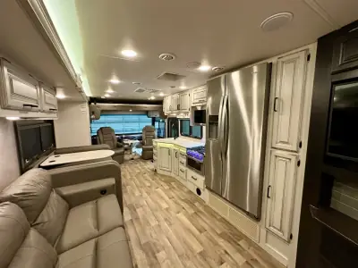 2021 Entegra Coach Vision XL 34B photo 4