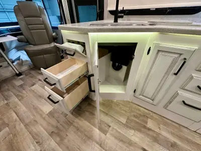 2021 Entegra Coach Vision XL 34B photo 16