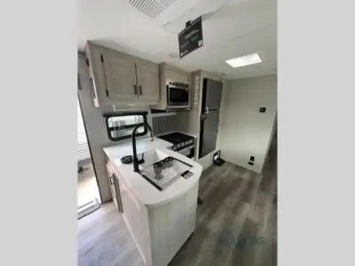 2026 Coachmen Catalina Legacy Edition 293TQBSCK photo 4