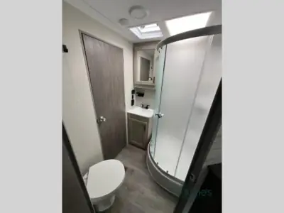 2026 Coachmen Catalina Legacy Edition 293TQBSCK photo 7