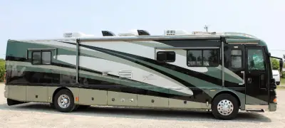 2003 American Coach AMERICAN COACH SELL PENDING TRADITION 40M