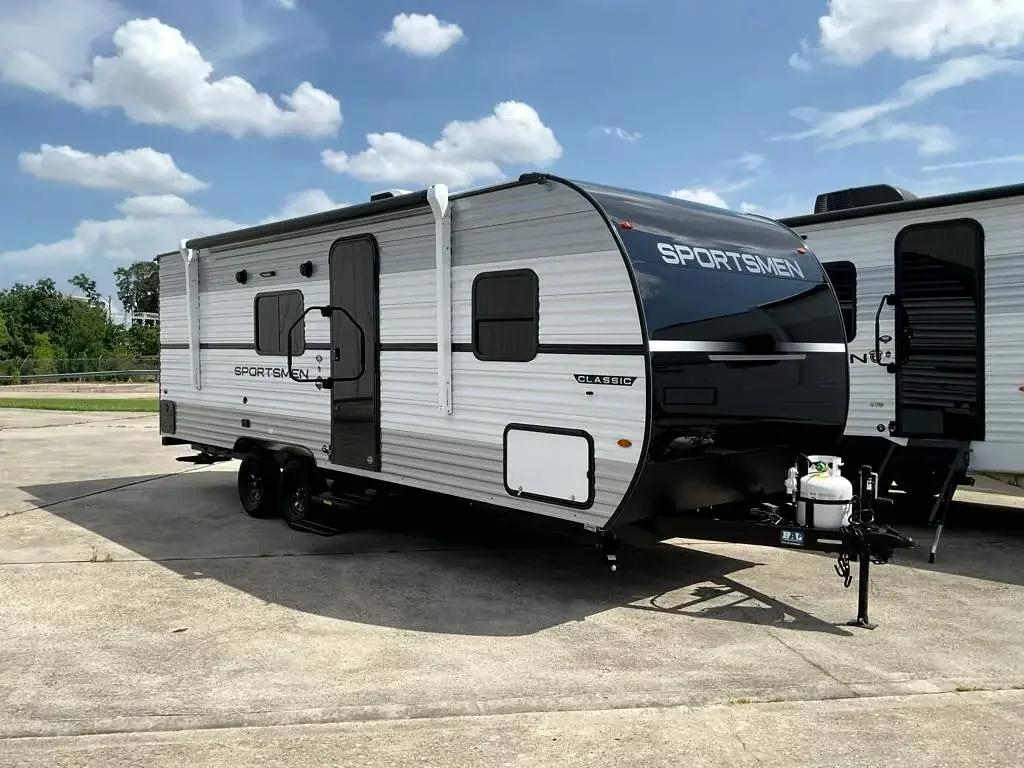 2027 K-Z SPORTSMEN 230RB exterior