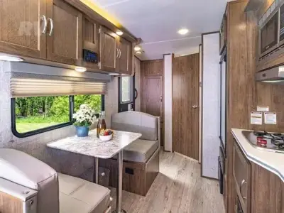 2025 Gulf Stream Vista Cruiser 17SCD photo 10