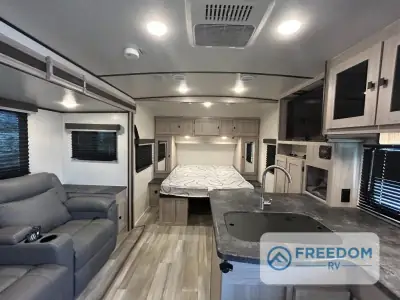 2023 Coachmen Northern Spirit Ultra Lite 1943RB photo 15
