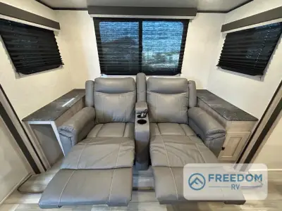 2023 Coachmen Northern Spirit Ultra Lite 1943RB photo 17
