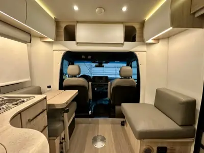 2022 Leisure Travel Unity U24TB photo 5