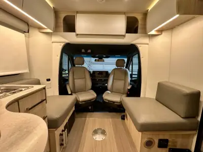 2022 Leisure Travel Unity U24TB photo 9