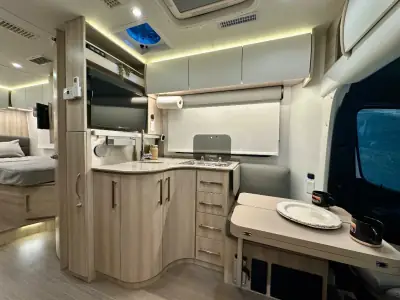 2022 Leisure Travel Unity U24TB photo 16
