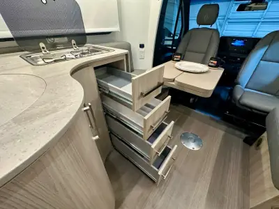 2022 Leisure Travel Unity U24TB photo 18