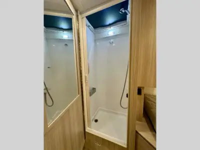 2022 Leisure Travel Unity U24TB photo 8