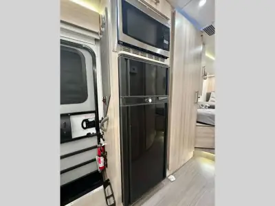 2022 Leisure Travel Unity U24TB photo 23