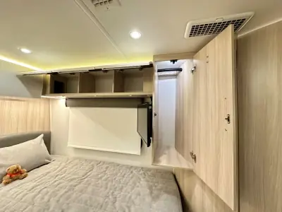 2022 Leisure Travel Unity U24TB photo 32
