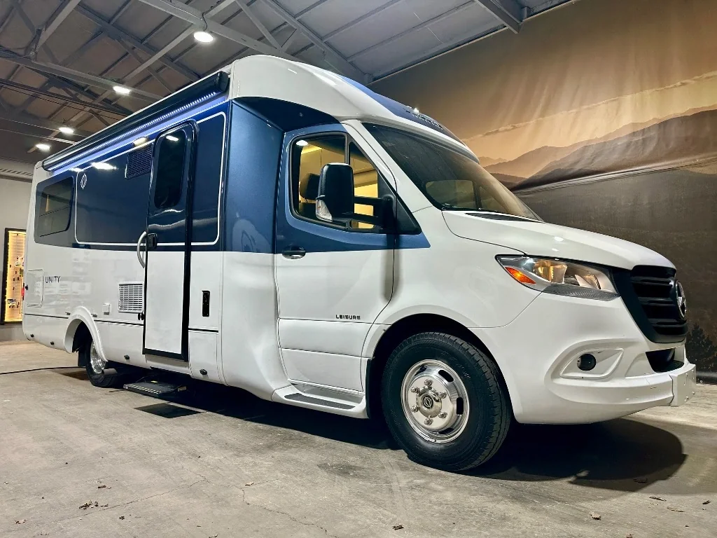2022 Leisure Travel Unity U24TB exterior