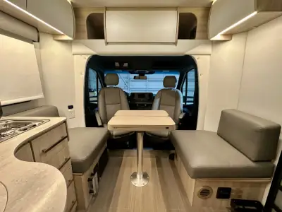 2022 Leisure Travel Unity U24TB photo 10