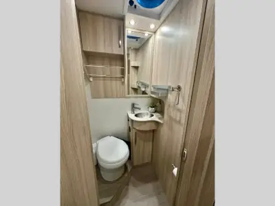 2022 Leisure Travel Unity U24TB photo 7
