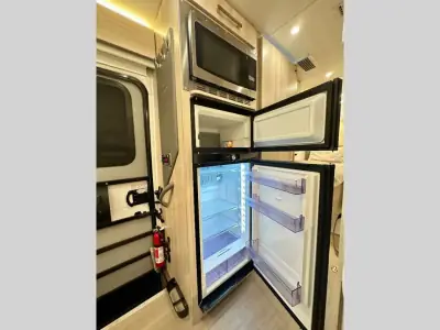 2022 Leisure Travel Unity U24TB photo 24