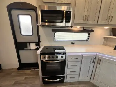 2021 Keystone MONTANA 373RD photo 6