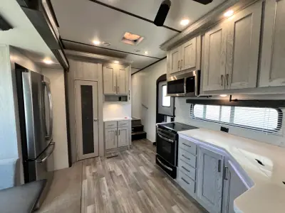 2021 Keystone MONTANA 373RD photo 5