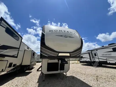 2021 Keystone MONTANA 373RD photo 2