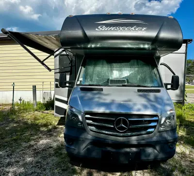 2017 FOREST RIVER SUNSEEKER photo 3