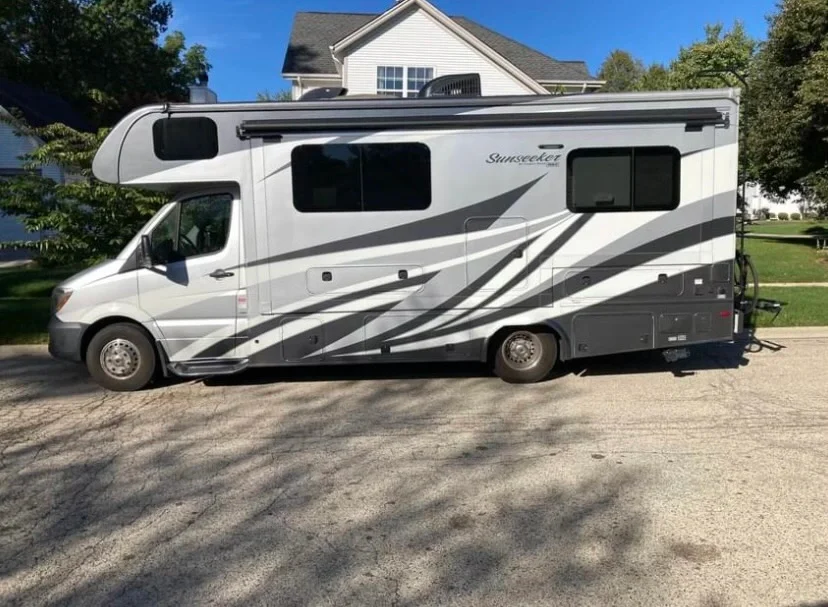 2017 FOREST RIVER SUNSEEKER exterior