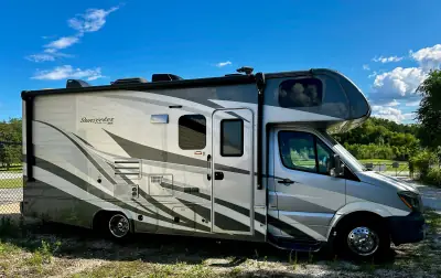 2017 FOREST RIVER SUNSEEKER photo 4
