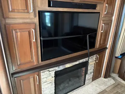 2017 Keystone MONTANA 3660RL photo 14