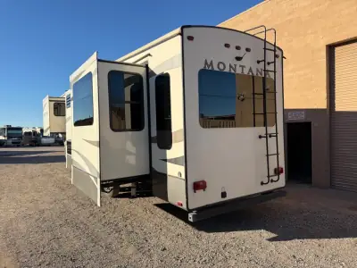 2017 Keystone MONTANA 3660RL photo 3