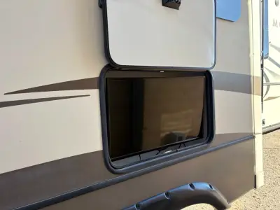 2017 Keystone MONTANA 3660RL photo 6