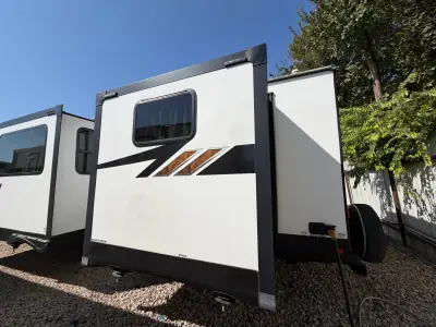 2023 Forest River Wildwood Platinum 31KQBTS photo 14