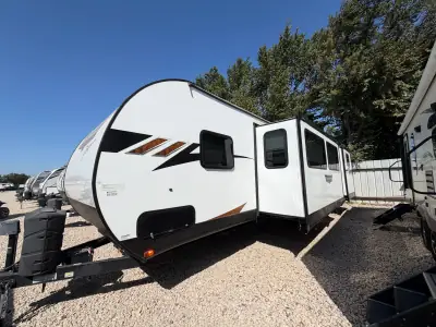 2023 Forest River Wildwood Platinum 31KQBTS photo 8