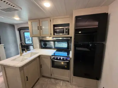 2023 Forest River Wildwood Platinum 31KQBTS photo 3