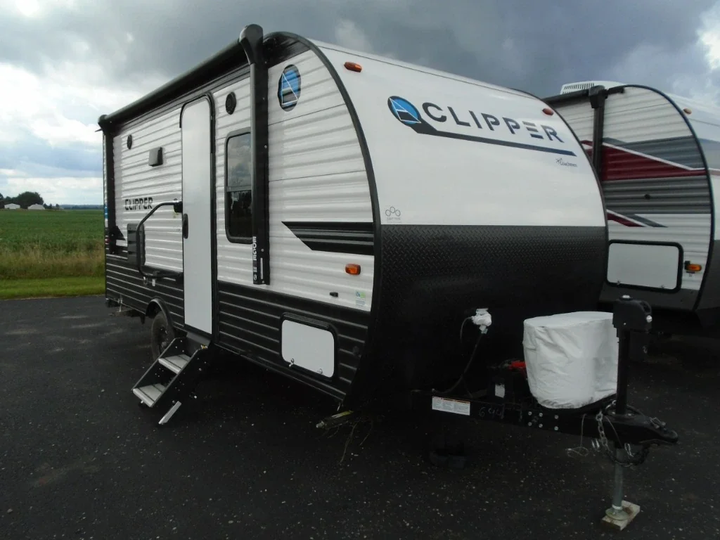 2021 Coachmen Clipper Ultra-Lite 17FQS exterior