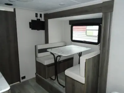 2021 Coachmen Clipper Ultra-Lite 17FQS photo 9