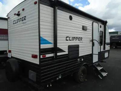 2021 Coachmen Clipper Ultra-Lite 17FQS photo 3